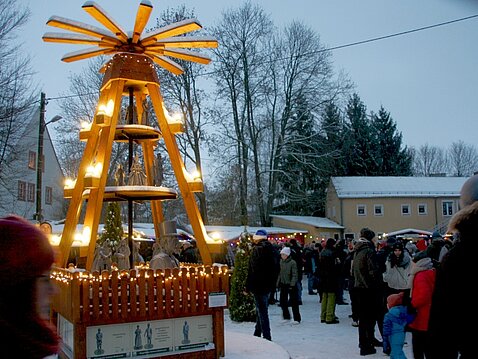 Lichterschein an der Pyramide